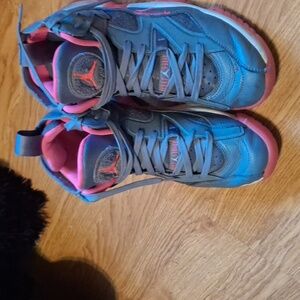 I don't wear them but there nice shoes